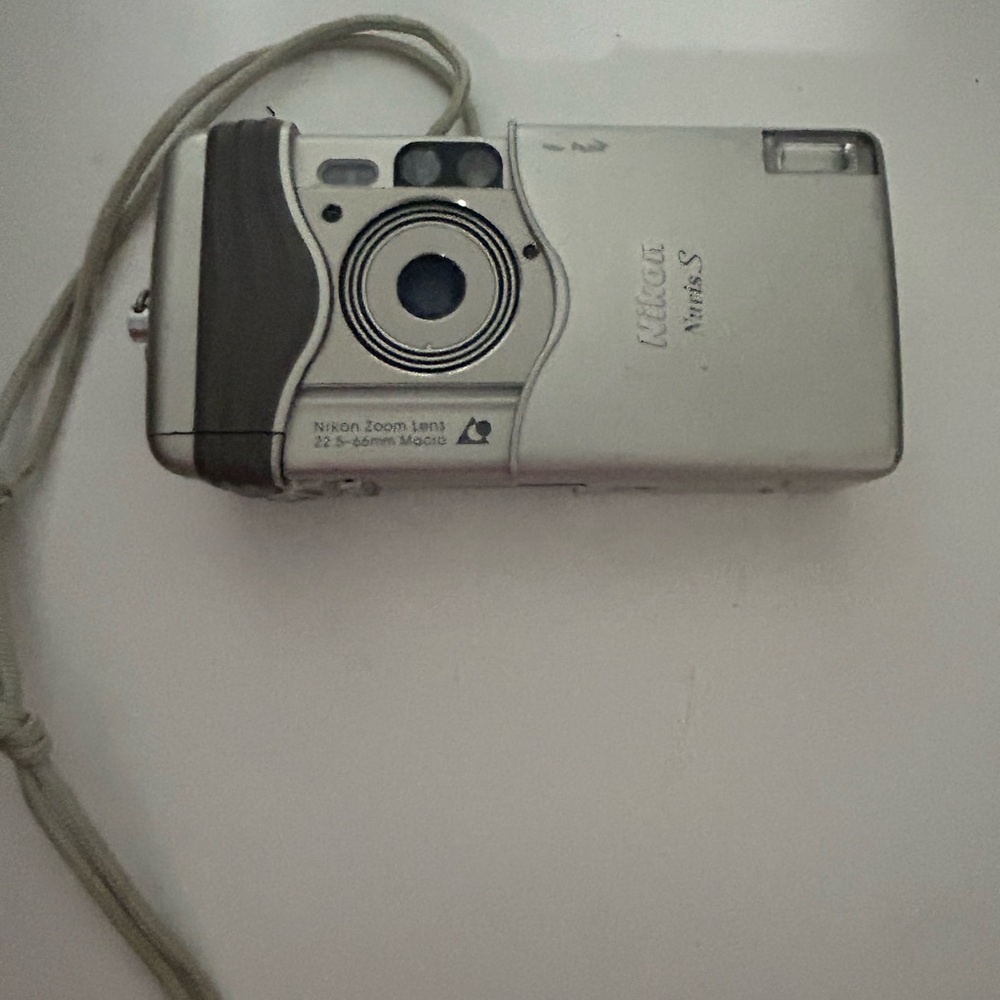 Nikon Compact Point-and-Shoot Camera in Silver not tested
